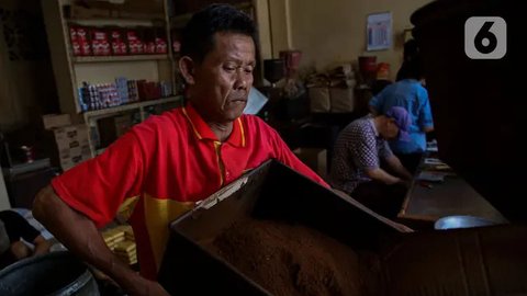 FOTO: Geliat Kopi Bis Kota yang Legendaris di Sudut Jatinegara, Tetap Bertahan Berkat Cita Rasa