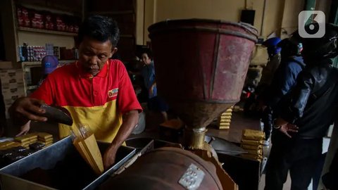 FOTO: Geliat Kopi Bis Kota yang Legendaris di Sudut Jatinegara, Tetap Bertahan Berkat Cita Rasa