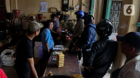 FOTO: Geliat Kopi Bis Kota yang Legendaris di Sudut Jatinegara, Tetap Bertahan Berkat Cita Rasa