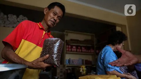 FOTO: Geliat Kopi Bis Kota yang Legendaris di Sudut Jatinegara, Tetap Bertahan Berkat Cita Rasa