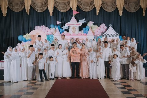 Dekorasi Serba Pink, Intip 6 Potret Aqiqah Bebingah Sekaligus Ulang Tahun Kaesang Pangarep