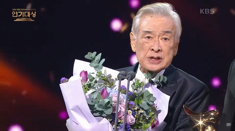 Perjalanan Karier Lee Soon Jae yang Baru Saja Raih Daesang Pertama di Usia 90, Penuh Dedikasi