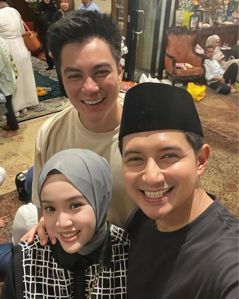 Chand Kelvin dan Istri Hadiri Pengajian Tujuh Hari Meninggalnya Ayah Baim Wong