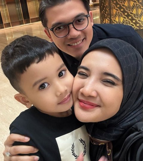 Zaskia Sungkar Diduga Adopsi Anak, Momen Manis Ukkasya dan Baby Humaira Jadi Sorotan