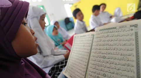 Apa Boleh Membaca Al-Qur'an Tanpa Wudhu? ini Jawabannya