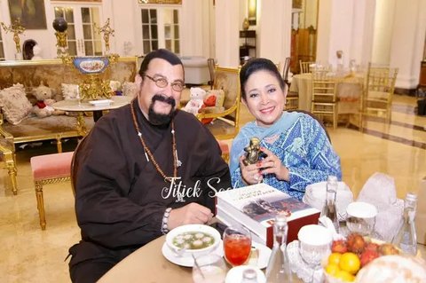 Titiek Soeharto Tunjukkan Keakraban Saat Menjamu Prabowo dan Steven Seagal, Ini Potretnya