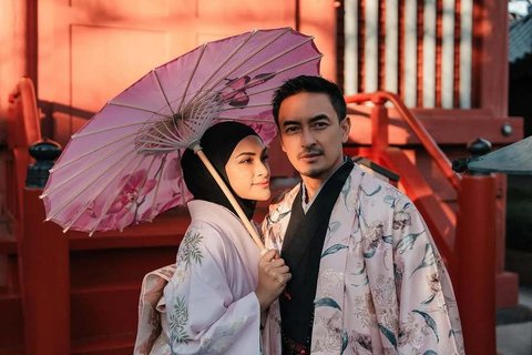 Potret Zumi Zola dan Putri Zulhas Liburan di Jepang, Vibes Honeymoon Super Romantis Buat Netizen Baper