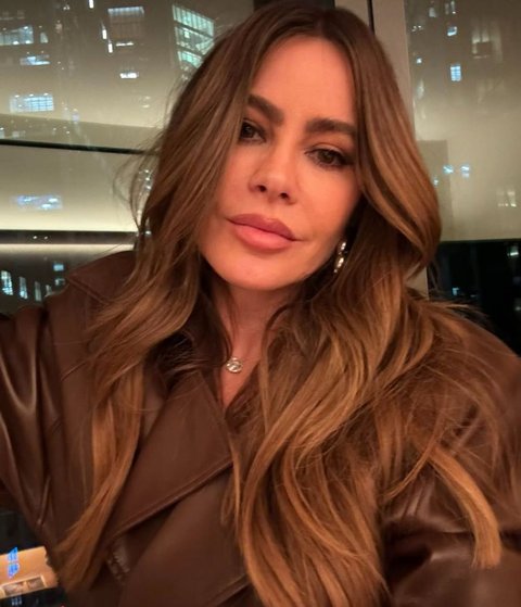 7 Pesona Menawan Sofia Vergara Saat Doyan Foto Selfie, Kini Diisukan Kencan dengan Lewis Hamilton