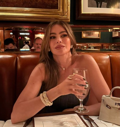 Profil Sofia Vergara, Aktris Seksi yang Disebut Menjalin Hubungan dengan Pebalap Scuderia Ferrari Lewis Hamilton