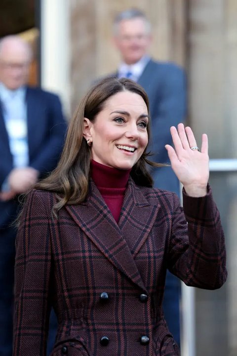 5 Foto Menarik Kate Middleton saat Kunjungi Rumah Sakit untuk Kemoterapi, Termasuk Momen Bersama Anjing Terapi