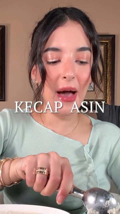 Viral Tasya Farasya Jajal Resep Unik Makan Es Krim Pakai Kecap Asin dan Garam, Begini Reaksinya