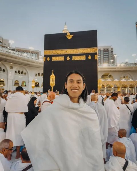 Potret Manis Hana Malasan saat Umrah Bareng Keluarga Sean Gelael Gaya Hijabnya Bikin Pangling