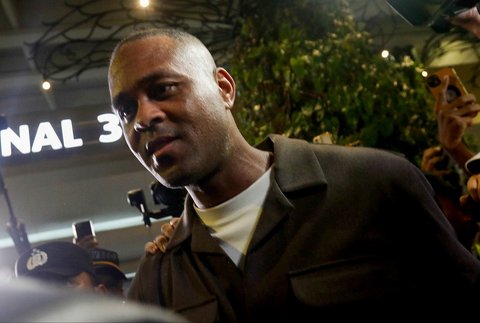 Foto: Momen Patrick Kluivert Tiba di Jakarta, Disambut Suporter Timnas