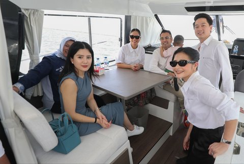 Foto: Raffi Ahmad dan Wamen Ni Luh Puspa Mencoba Kapal Yacht  Salaya