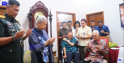 Bikin Merinding Eks Kasad Nangis, Jenderal Try Sutrisno Pimpin Doa buat Sang Anak Letjen TNI Kunto