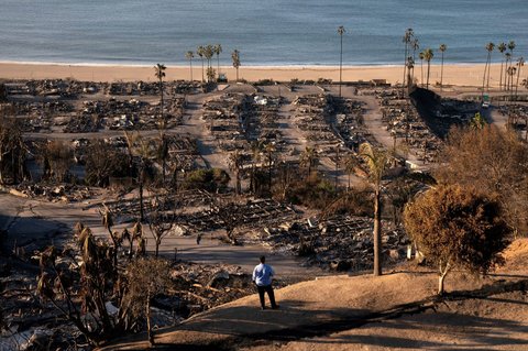 FOTO: Penampakan Los Angeles Luluh Lantak Bak Medan Perang Akibat Kebakaran Dahsyat, Disebut Karma Dukung Genosida di Gaza