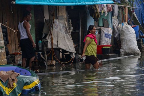 FOTO: Banjir Rob Kembali Rendam Jakarta Utara, Ketinggian Air Capai 80 Cm