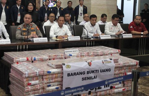 FOTO: Ini Tumpukan Uang Rp103,27 Miliar Terkait Kasus Judi Online, Disita dari 15 Rekening Bank