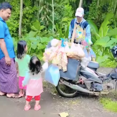 Ganteng dan Putih, Pria Penjual Sayur Ini Dipuji Emak-emak 'Ya Allah Kayak Bintang Sinetron'