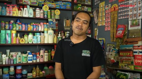 Pria Ini Enggak Kuat Tahan Tangis, saat Ceritakan dapat Produk Jadul dari Warung di Perkampungan