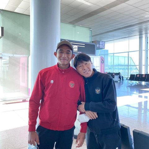 Pemain Timnas Rizky Ridho Bagikan Kenangan Manis Pose Manja STY Bersandar di Pundaknya