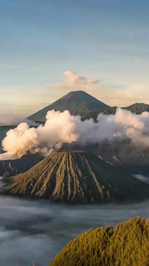 Semeru: Awal Kisah Gunung Para Dewa dan Tertinggi di Pulau Jawa