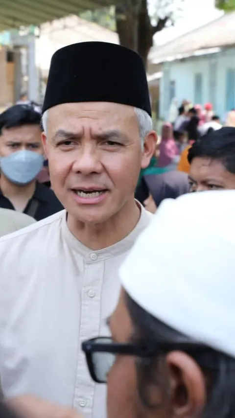 Potret Ganjar Blusukan di Pematang Sawah Cek Dampak Program Air Bersih untuk Warga Tasikmalaya