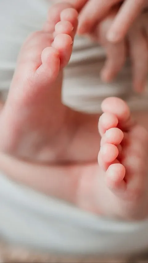 Penyebab Kaki Bayi Berkeringat Dingin, Bisa Jadi Tanda Penyakit