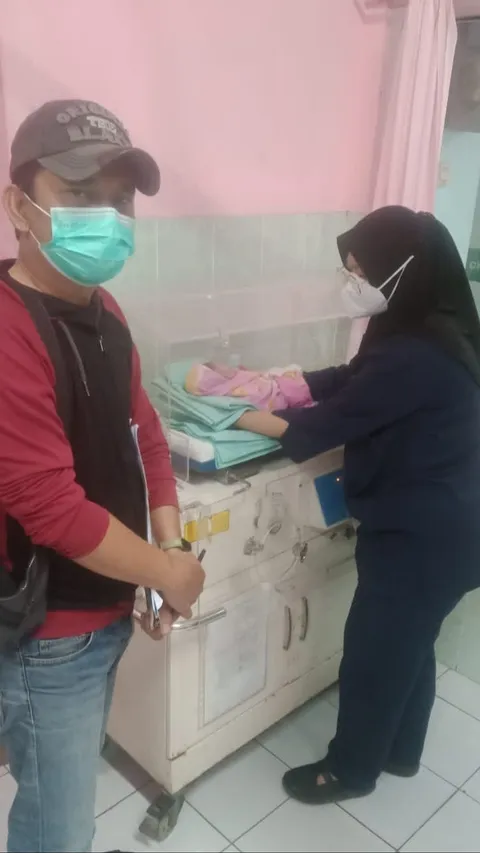 Bayi Perempuan Baru Lahir Diduga Dibuang di Gunungputri Bogor