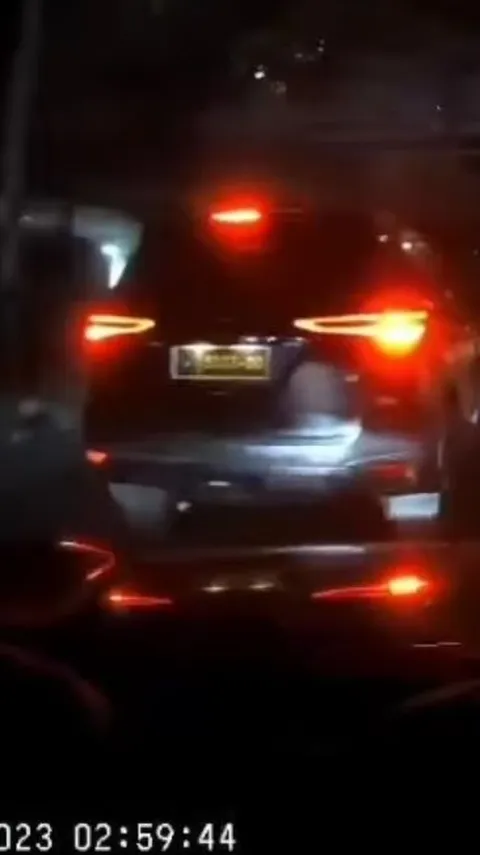 Polisi Usut Keaslian Pelat Nomor Dinas Mobil Fortuner Arogan di Jakut