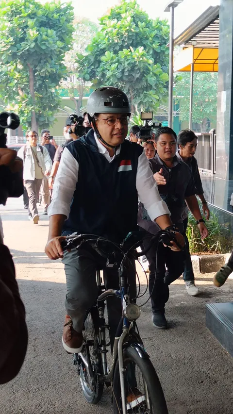 Nostalgia saat Jabat Gubernur DKI, Anies Bersepeda ke RS Fatmawati untuk Cek Kesehatan