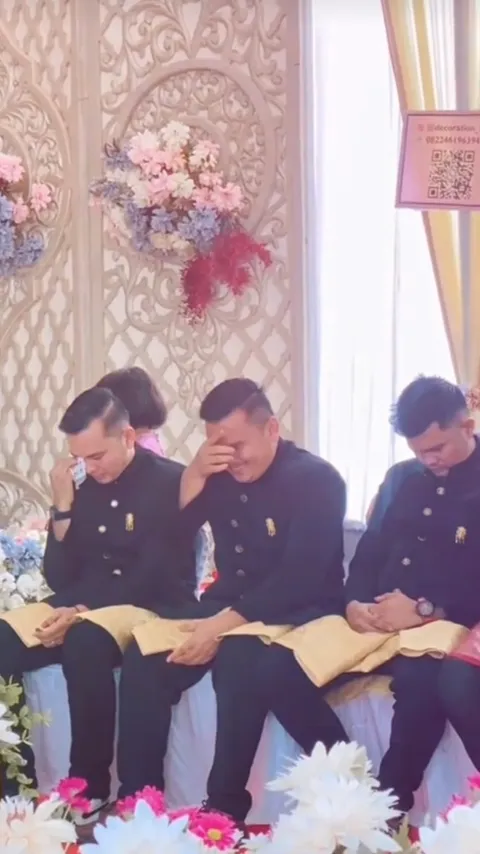 Dulu Sempat Kesal, Momen Tiga Abang Menangis di Pernikahan Adik Ini Tuai Haru