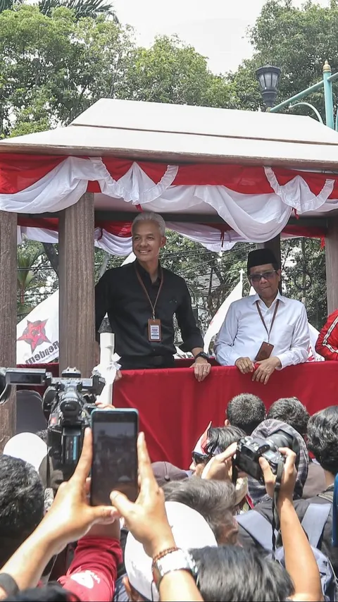 Usai Daftar ke KPU, Ganjar-Mahfud Berkumpul di Rumah Megawati: Minum Jus dan Ketawa-Ketawa