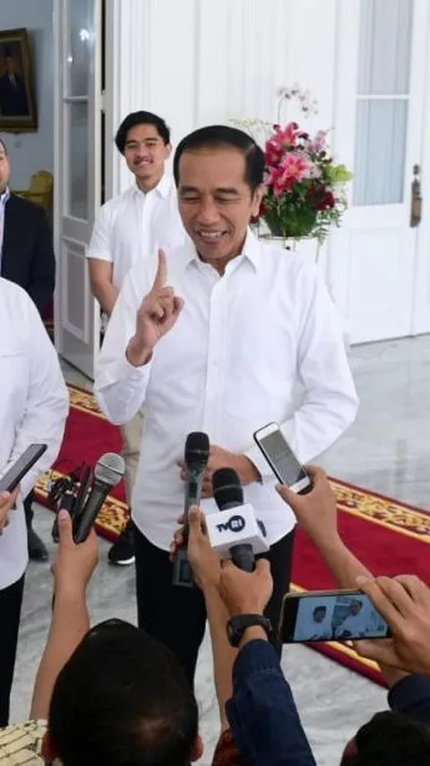 Momen Bahagia Jokowi dan Iriana di Istana Berbatik