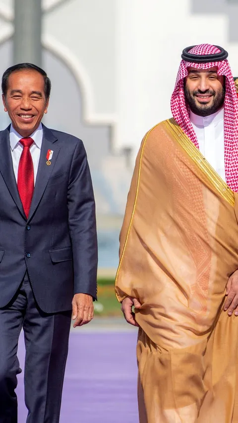 FOTO: Kehangatan Pangeran Muhammad bin Salman Menyambut Kedatangan Presiden Jokowi di Istana Al-Yamamah Arab Saudi