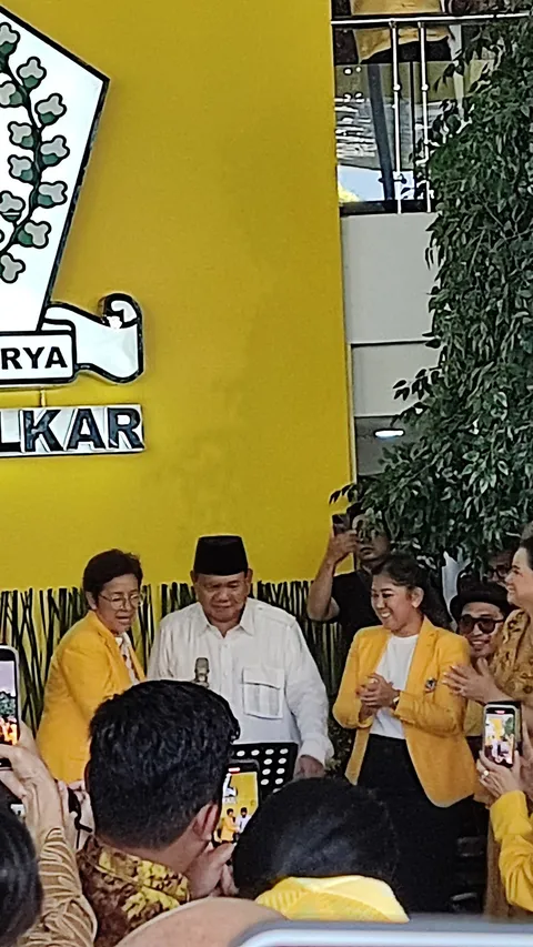 Joget Prabowo di HUT Golkar, Sampai Angkat Telunjuk