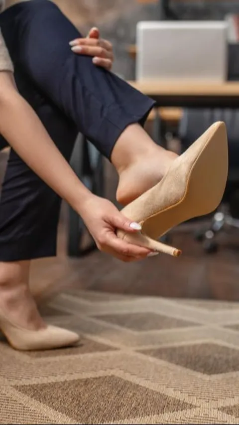 Cara Menghilangkan Bau Kaki di Sepatu, Mudah dan Efektif