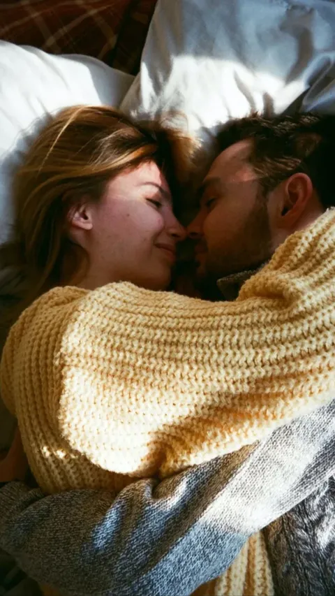 9 Tips Foreplay untuk Memancing Suami agar Semakin Bergairah di Ranjang