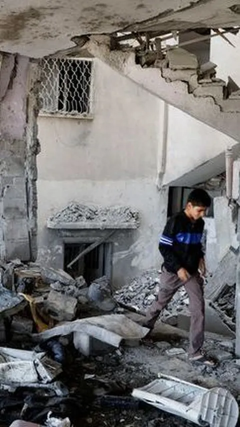 Tak Hanya di Gaza, Israel Juga Bom Masjid di Tepi Barat