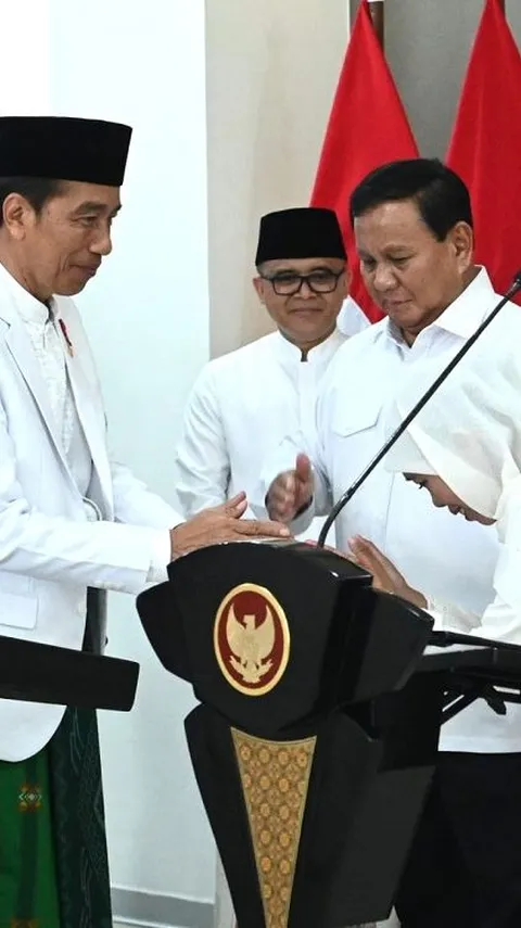 Momen Jokowi Didampingi Prabowo-Khofifah Resmikan Dua Rumah Sakit TNI di Surabaya