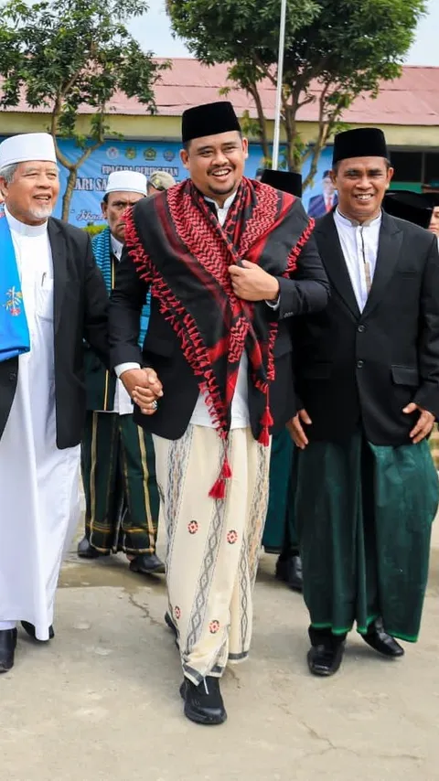 Diikuti Ratusan Santri, Bobby Nasution Jadi Pembina Upacara Peringatan Hari Santri Nasional