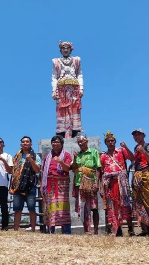 Di Depan Patung Jokowi, Warga Adat Sunu NTT Berdoa: Biarkan Gibran Matang Secara Alami