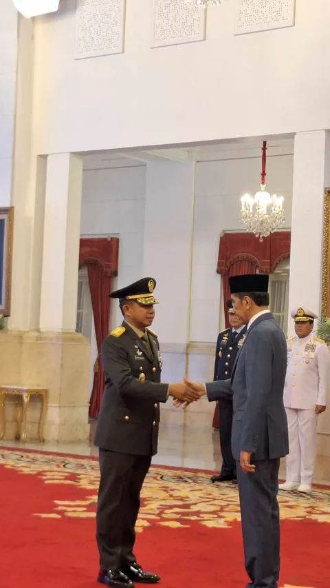 VIDEO: Presiden Jokowi Lantik Agus Subiyanto Jadi Kasad TNI, Pundak Ditepuk 3 Kali