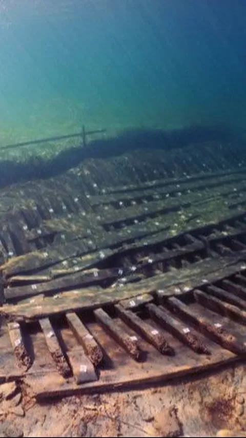 Bangkai Kapal Romawi Abad Keempat Diangkat dari Dasar Laut, Muatan Kargonya Masih Utuh