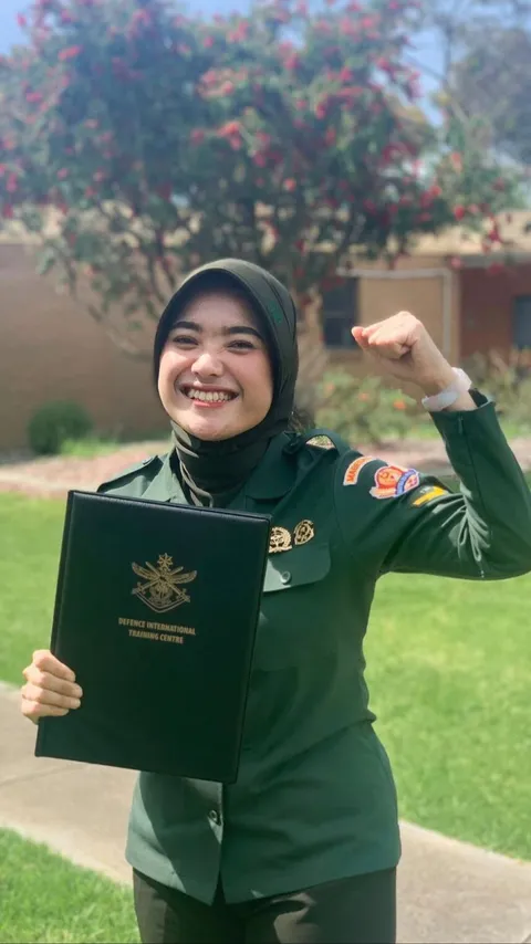 Cantiknya Serda Winda Anggita, Prajurit TNI yang Jadi Guru di Militer