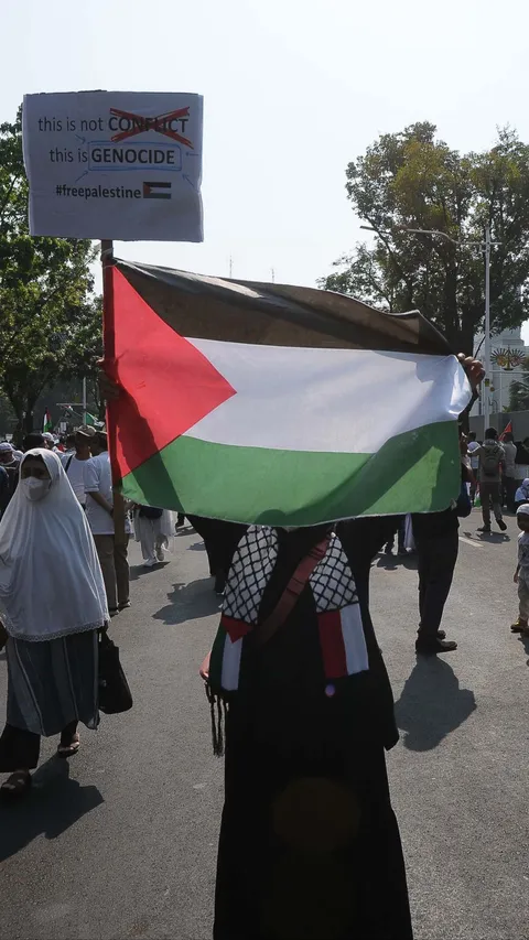 FOTO: Kecam Serangan Israel di Jalur Gaza, Ribuan Orang Ikuti Aksi Bela Palestina di Kedubes AS