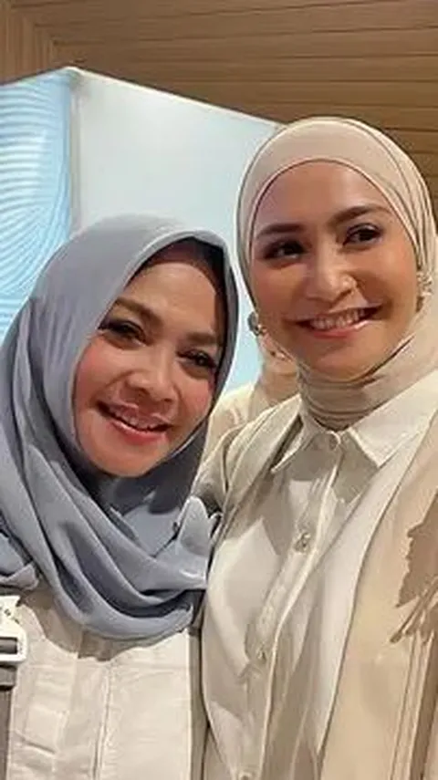 Intip Sederet Potret Caca Tengker Tampil Anggun Dalam Balutan Hijab, Mama Rieta Mengaku Bangga