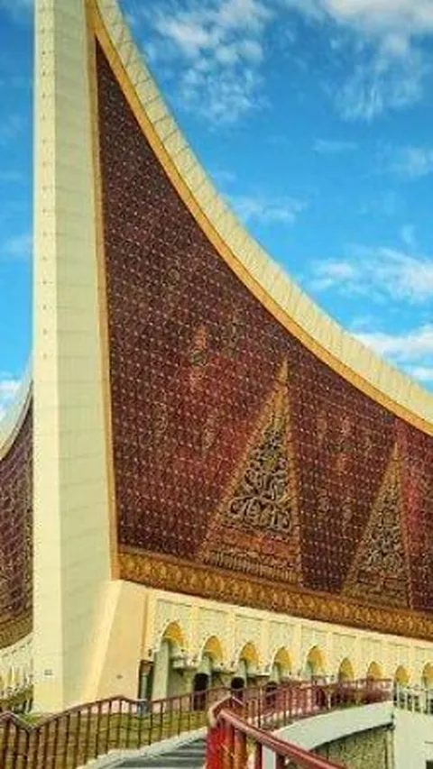 Gaya Bangunan Ciri Khas Minang, Ini Fakta Bangunan Masjid Raya Sumatera Barat