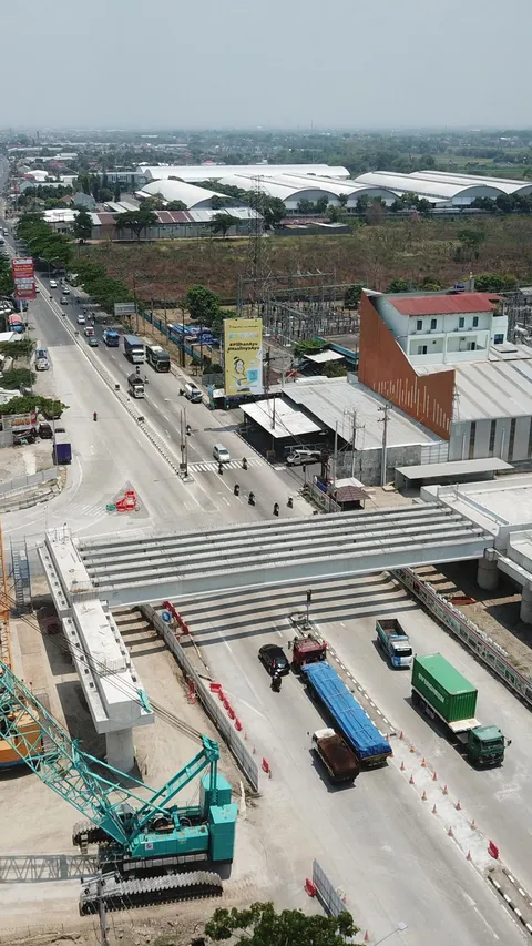 Jembatan Penghubung Tol Jogja-Solo dan Tol Trans-Jawa Dipasang