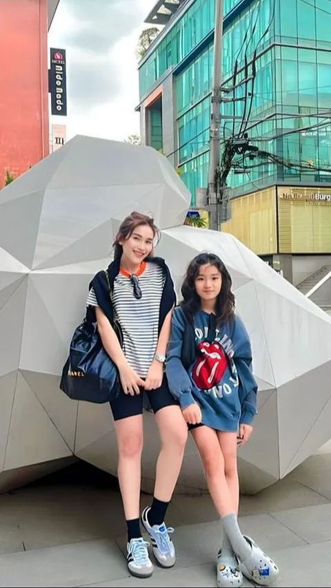 Beberapa Potret OOTD Bilqis Khumairah Anak Ayu Ting Ting Saat Berlibur di Korea